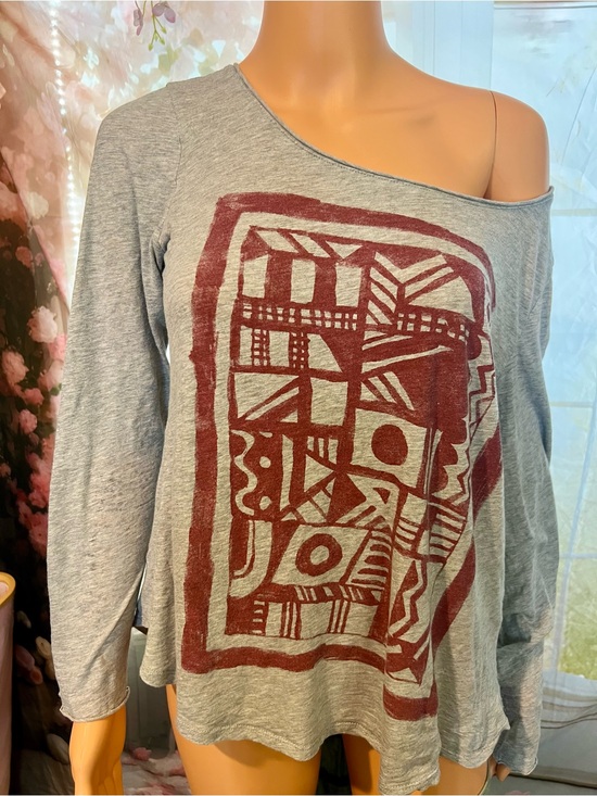 Lucky Brand Tops - Lucky Brand Gray Off-Shoulder Long-Sleeve Top with Burgundy Graphic